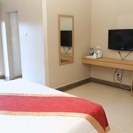 Metropole Hotel Kampala Esterno foto