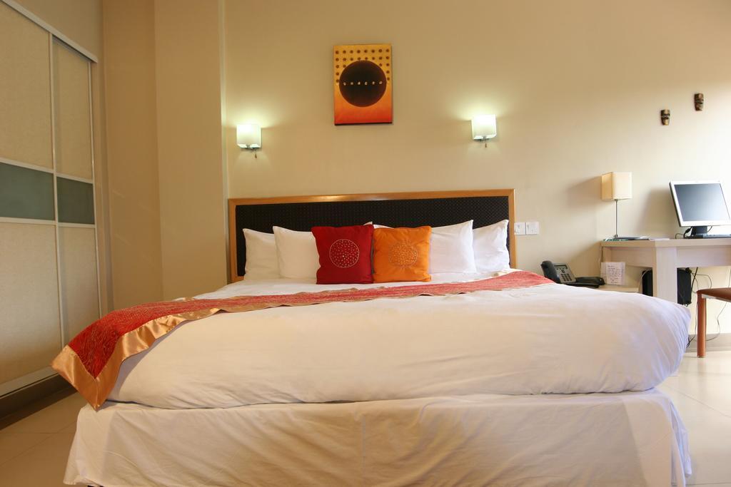 Metropole Hotel Kampala Esterno foto