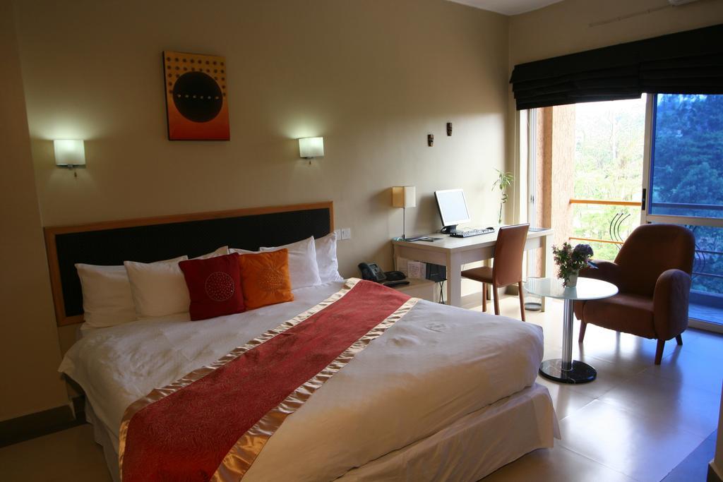 Metropole Hotel Kampala Esterno foto