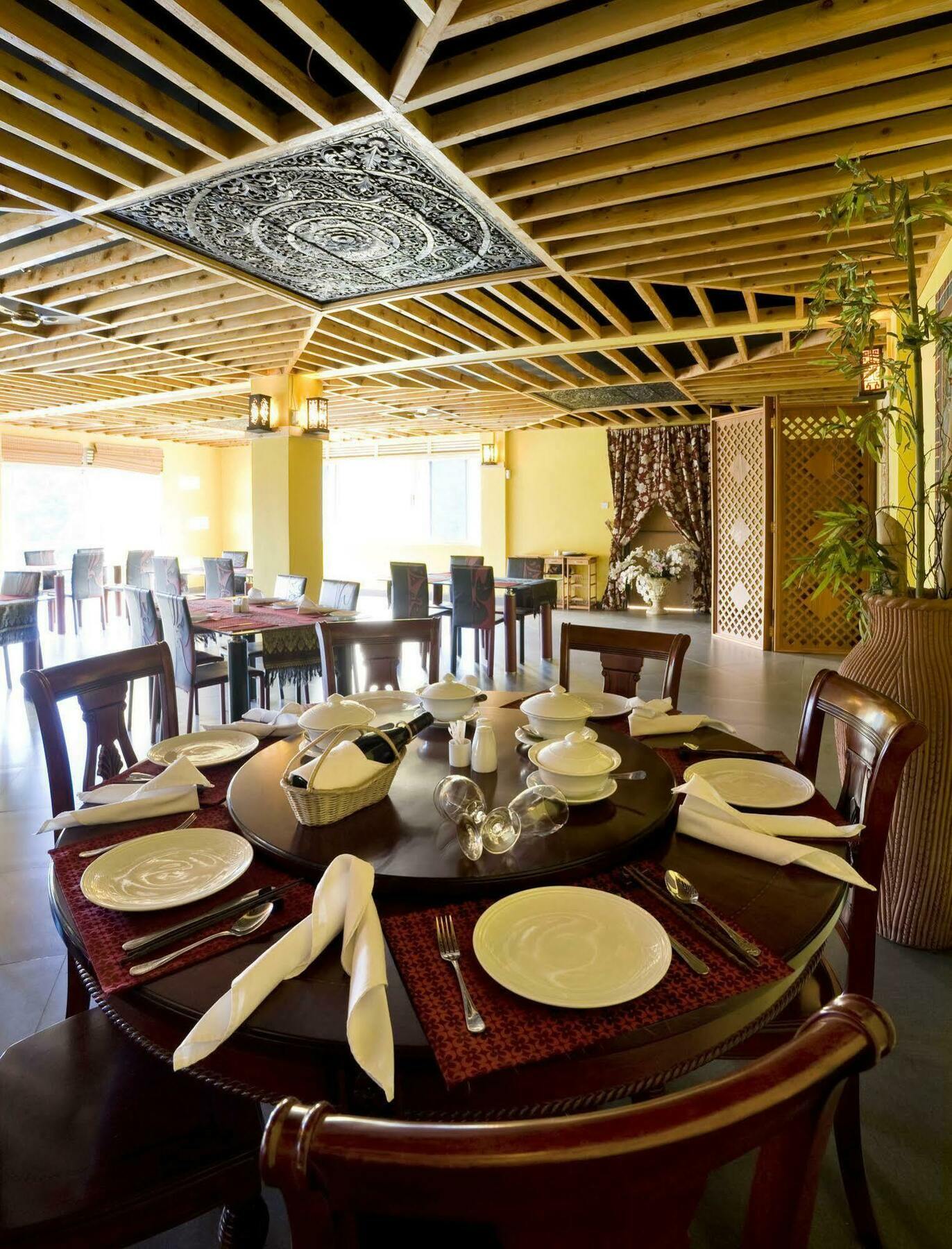 Metropole Hotel Kampala Esterno foto