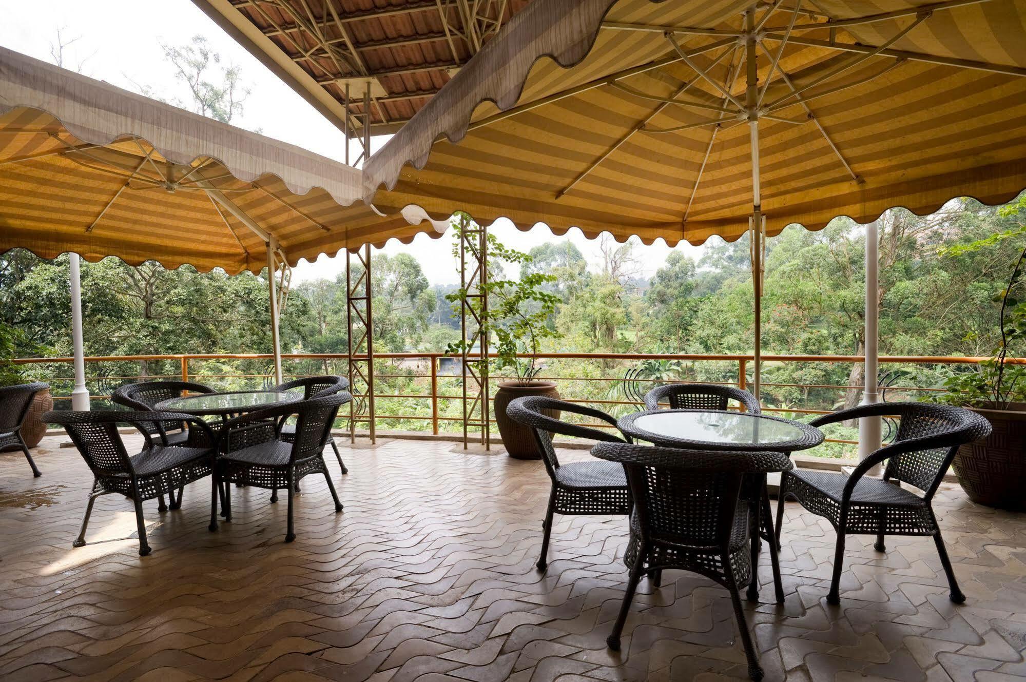 Metropole Hotel Kampala Esterno foto