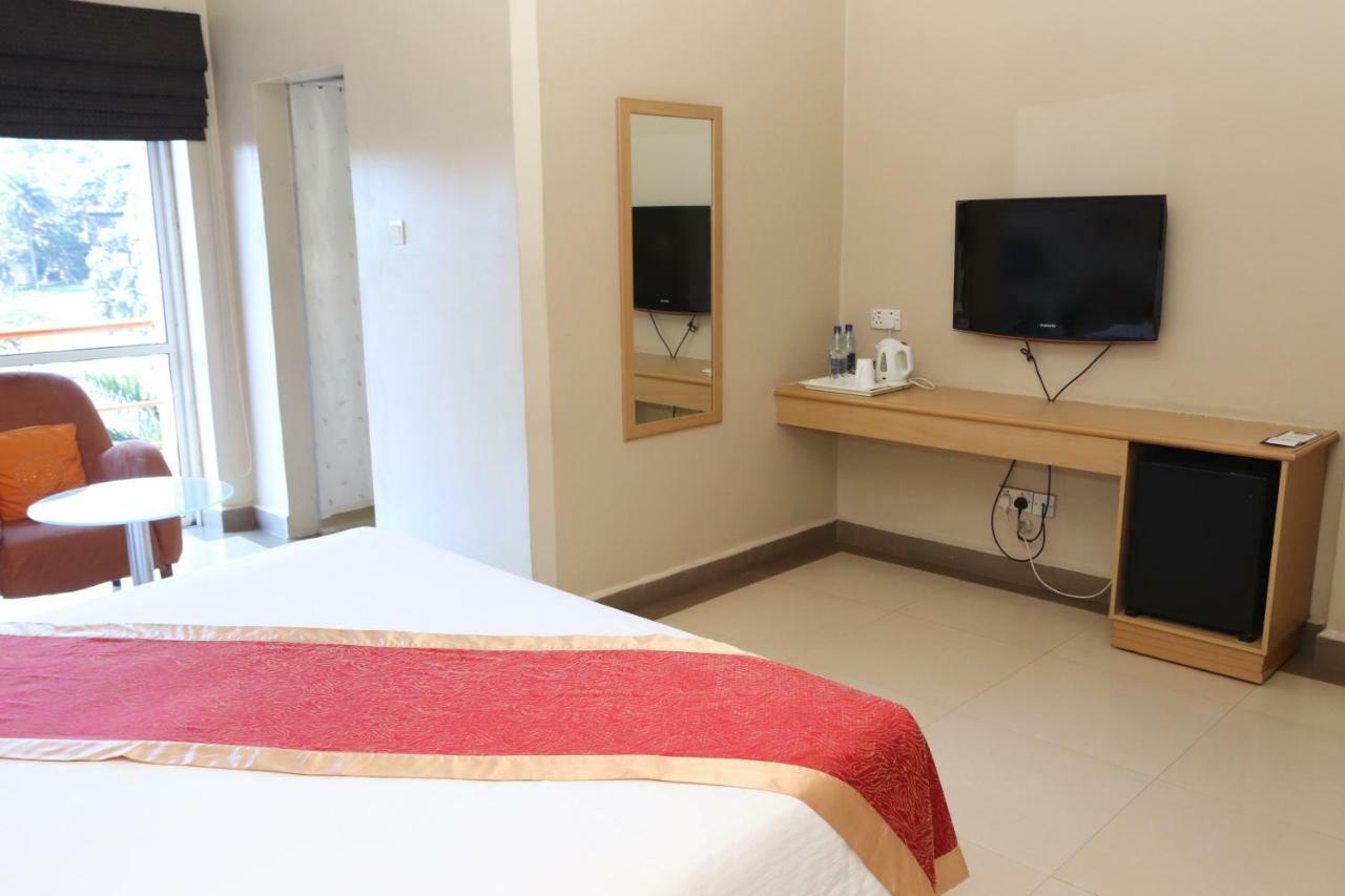 Metropole Hotel Kampala Esterno foto